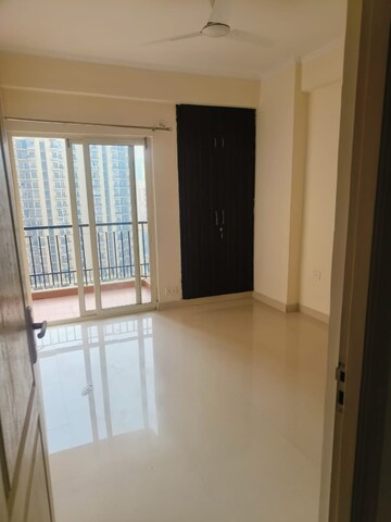 Room in 1 BHK Apartment at Maxblis Grand Kingston, Sector 75 – for Rent