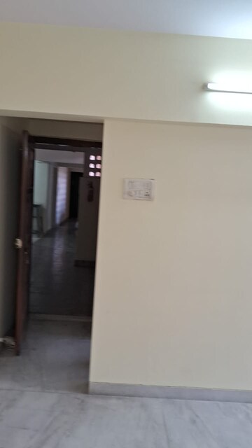 Room in 2.5 BHK Apartment at Shanti Tower, Andheri West – for Rent