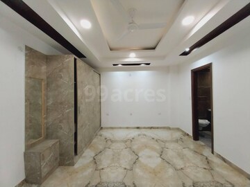 Room in 4 BHK Builder Floor at Sector 46 – for Sale