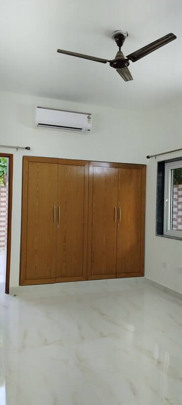 Room in 3 BHK Builder Floor at SS Mayfield Gardens, Sector 51 – for Rent