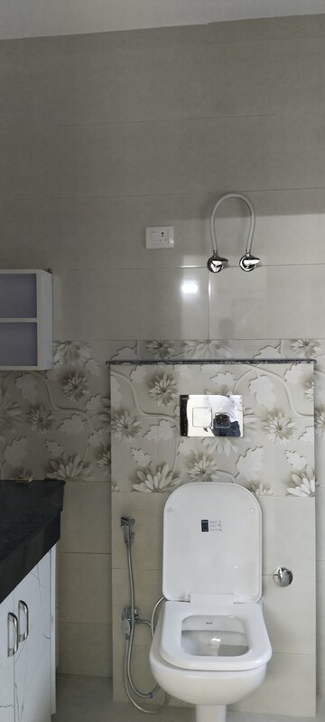 Bathroom in 3 BHK Builder Floor at SS Mayfield Gardens, Sector 51 – for Rent