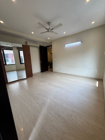 Room in 3 BHK Builder Floor at Shivalik Colony – for Rent