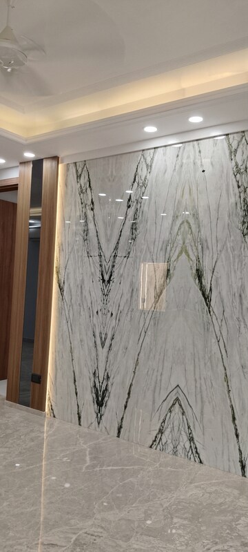 Building Lobby in 3 BHK Builder Floor at SS Mayfield Gardens, Sector 51 – for Rent