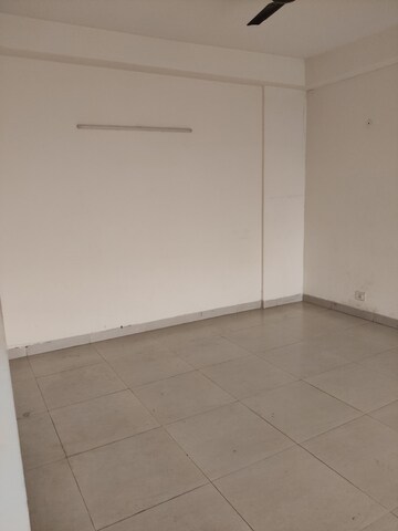 Room in 3 BHK Apartment at Indiabulls Centrum Park, Sector 103 – for Sale