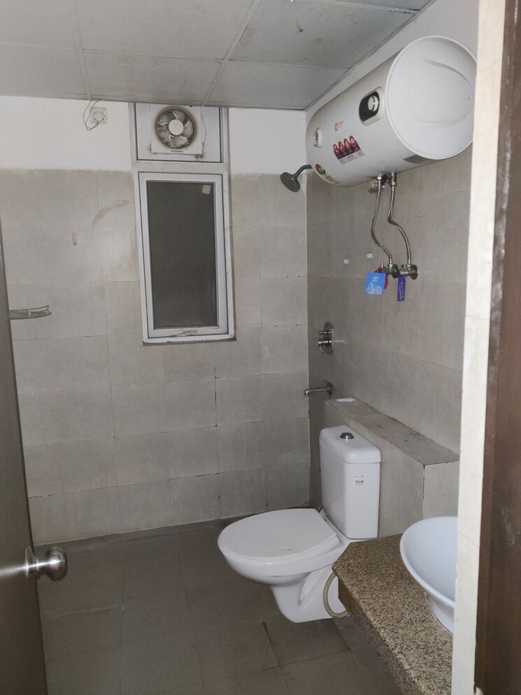 Bathroom, indiabulls-centrum-park 3 Bedroom 1900 Sq.Ft. Apartment In Sector 103 Gurgaon 8282744