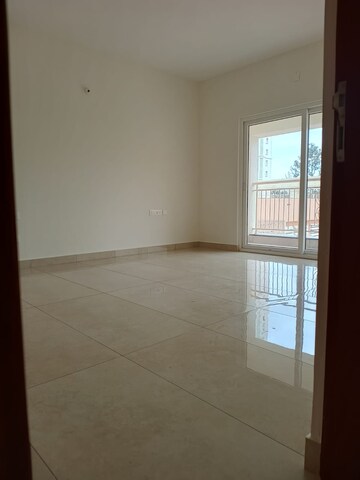 Room in 4 BHK Apartment at Prestige Waterford, Whitefield – for Sale