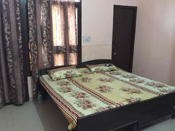 Bedroom in 2 BHK Builder Floor at Gomti Nagar – for Rent