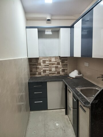 Kitchen in 1.5 BHK Builder Floor at Shastri Nagar – for Rent