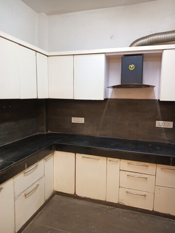 Kitchen in 1.5 BHK Builder Floor at Shastri Nagar – for Rent