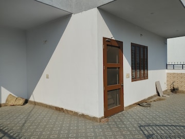 Room in 4 BHK Independent House at Sector 7 – for Rent