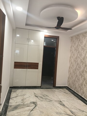 Building Lobby in 2 BHK Builder Floor at Shalimar Apartments Shalimar Garden, Shalimar Garden – for Sale