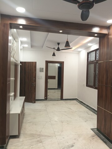 Room in 2 BHK Builder Floor at Shalimar Apartments Shalimar Garden, Shalimar Garden – for Sale