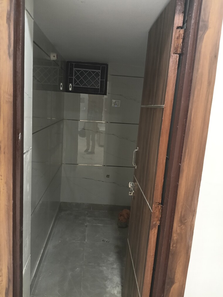 Bathroom, shalimar-apartments-shalimar-garden 2 Bedroom 850 Sq.Ft. Builder Floor In Shalimar Garden Ghaziabad 8282907