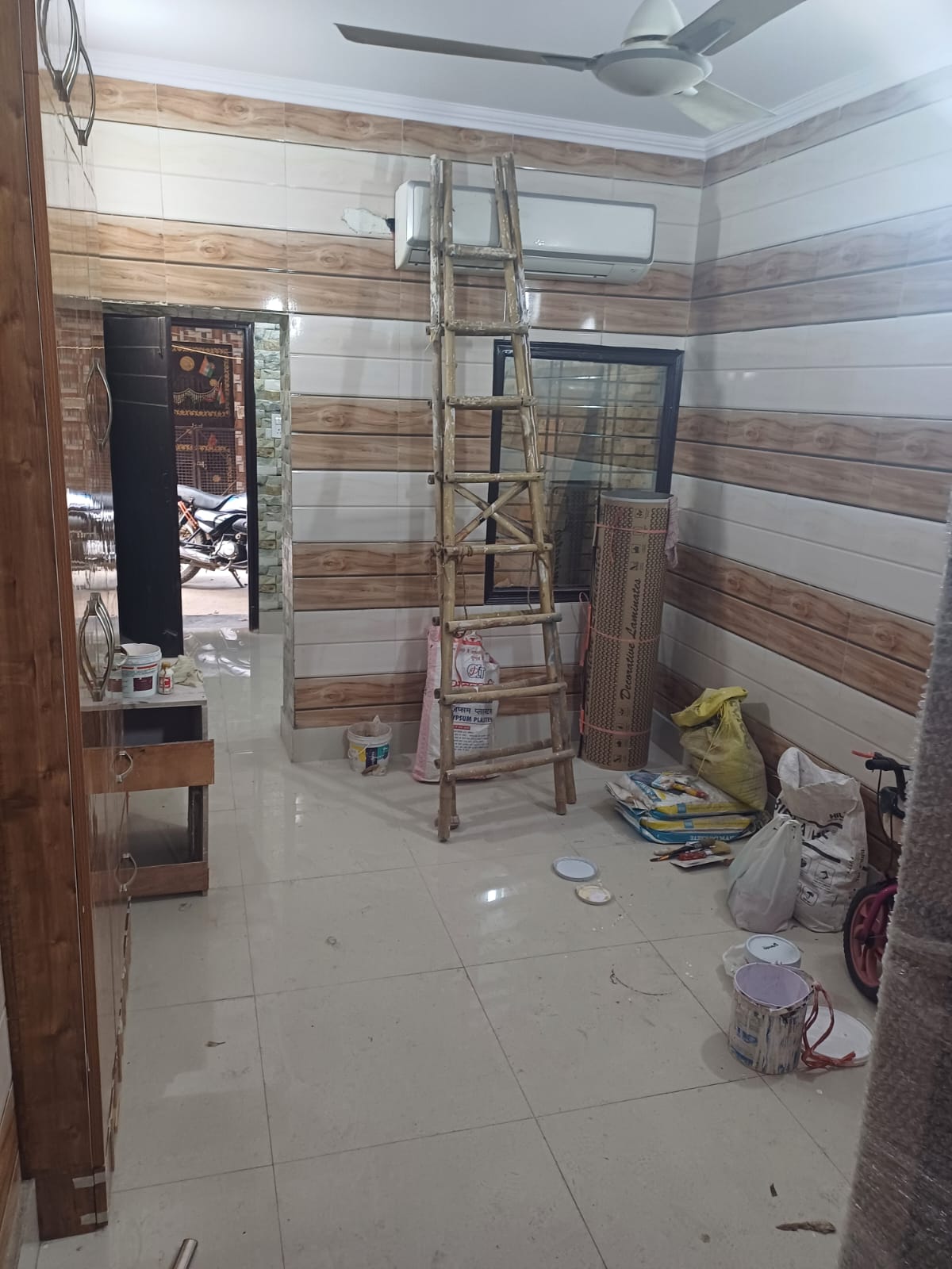 2 BHK + Pooja Room,Servant Room,Study Room,Extra Room Apartment For Sale in Paschim Vihar