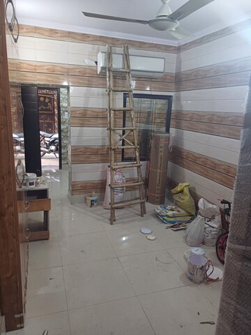 Room in 2 BHK Apartment at Paschim Vihar – for Sale