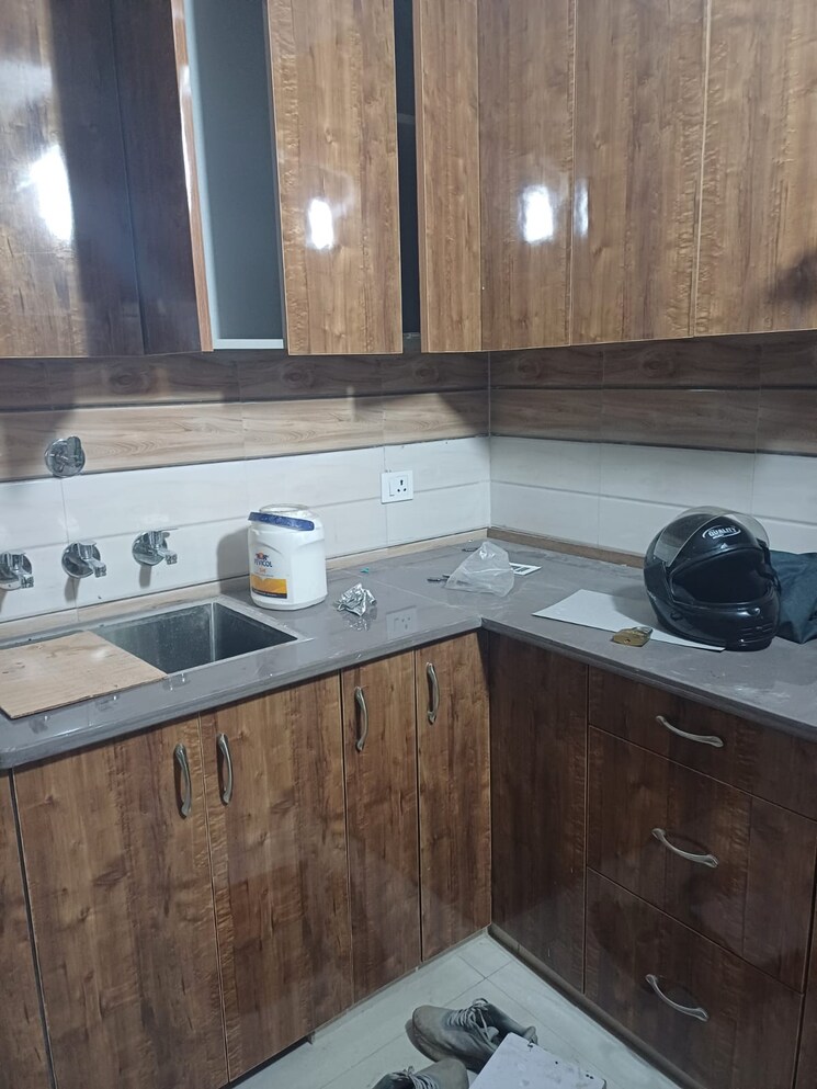 Kitchen, paschim vihar 2 Bedroom 50 Sq.Yd. Apartment In Paschim Vihar Delhi 8282897