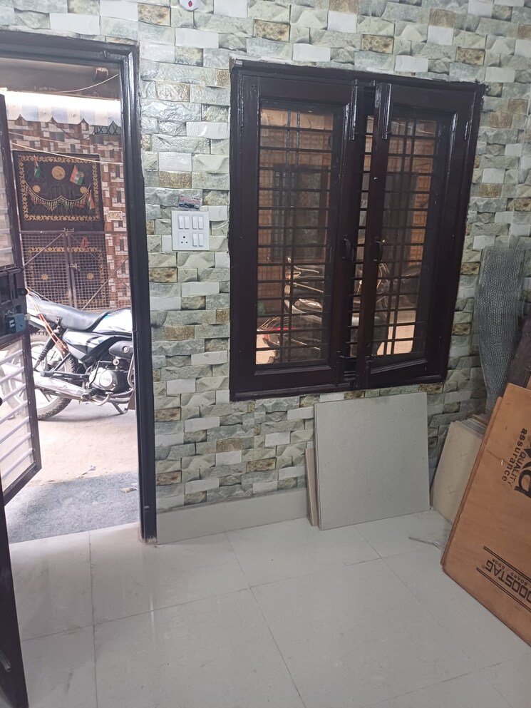 Exterior View, paschim vihar 2 Bedroom 50 Sq.Yd. Apartment In Paschim Vihar Delhi 8282897