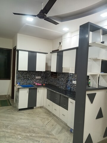 Kitchen in 2.5 BHK Builder Floor at Shastri Nagar – for Rent