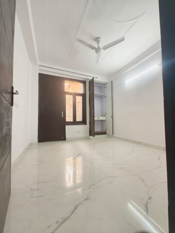 Room in 1 BHK Builder Floor at Saket – for Rent