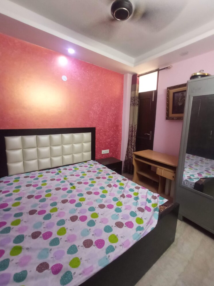 Bedroom, paschim vihar 1.5 Bedroom 50 Sq.Yd. Apartment In Paschim Vihar Delhi 8282922