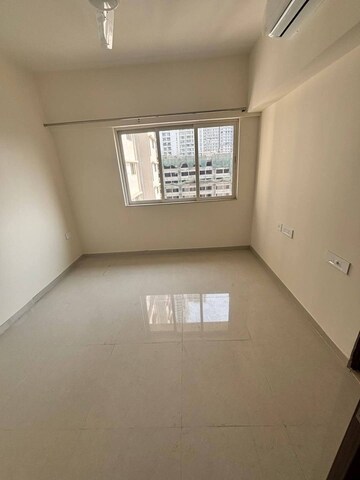 Room in 1 BHK Apartment at Omkar Signet, Malad East – for Rent
