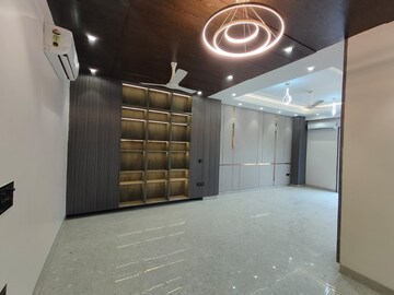 Room in 3 BHK Builder Floor at Unitech Greenwood City Apartment, Sector 45 – for Rent