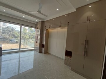 Building Lobby in 3 BHK Builder Floor at Unitech Greenwood City Apartment, Sector 45 – for Rent