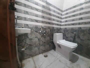Bathroom in 1 RK Builder Floor at Maidan Garhi – for Rent