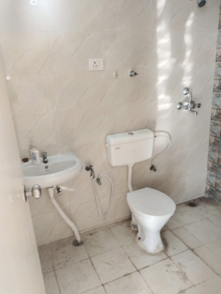 Bathroom, signature-signum-95-ii 2 Bedroom 516 Sq.Ft. Apartment In Sector 95 Gurgaon 8282982