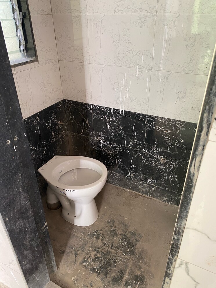 Bathroom, global-piyush-majestic 1 Bedroom 357 Sq.Ft. Apartment In Dawale Thane 8283030