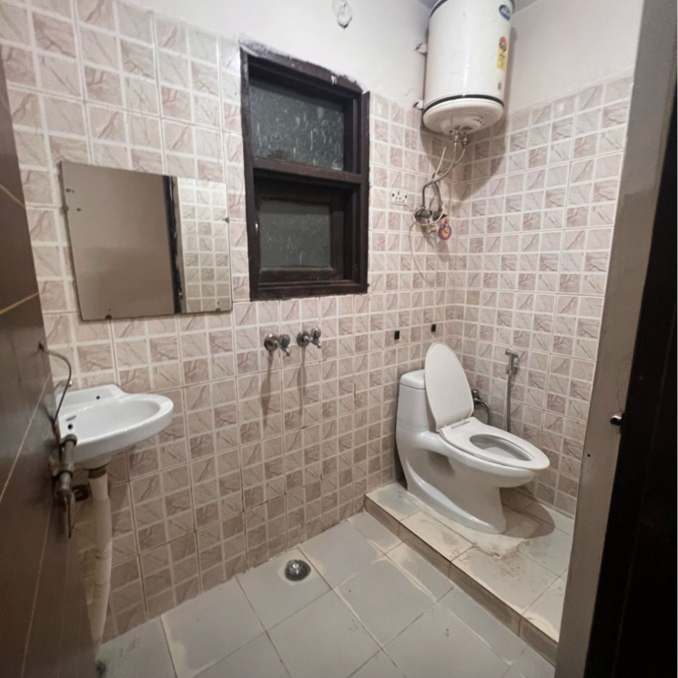 Bathroom, neb sarai 1 Bedroom 100 Sq.Yd. Apartment In Neb Sarai Delhi 8283172
