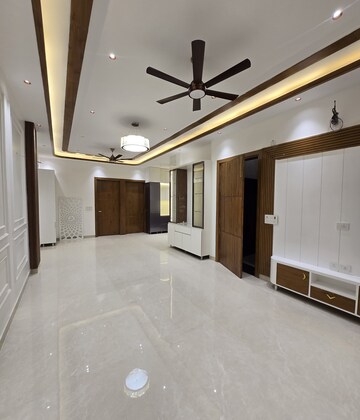 Room in 3 BHK Builder Floor at Indrapuram – for Sale