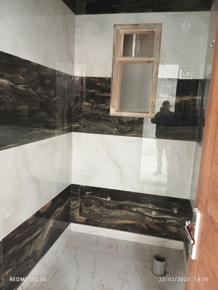 Bathroom, shalimar garden 1.5 Bedroom 550 Sq.Ft. Builder Floor In Shalimar Garden Ghaziabad 8283298