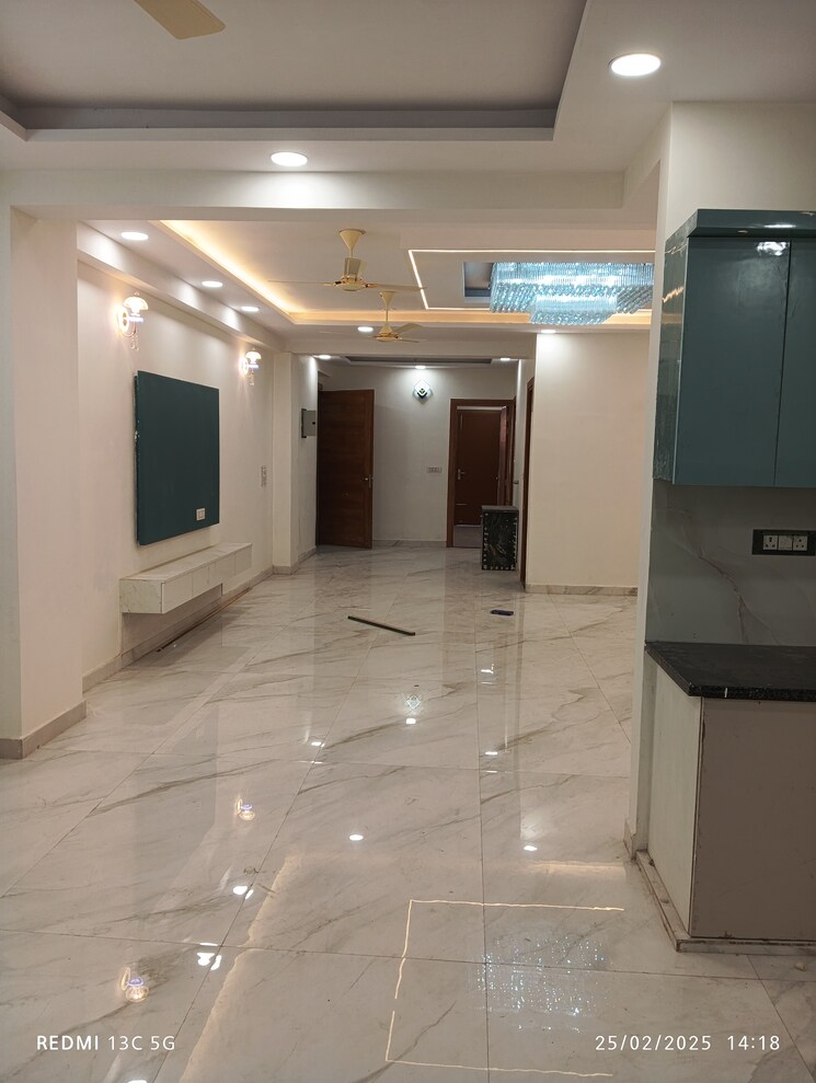 Room, shalimar garden 2.5 Bedroom 900 Sq.Ft. Builder Floor In Shalimar Garden Ghaziabad 8283318