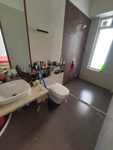 Attached Bathroom in 3 BHK Apartment at Gurukul CHS Matunga, Matunga East – for Rent