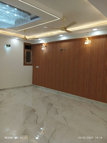 Room in 3 BHK Builder Floor at Shalimar Garden – for Sale
