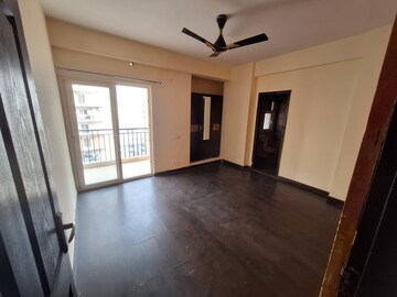 Room in 3 BHK Apartment at Nirala Estate, Tech Zone 4 Greater Noida – for Sale