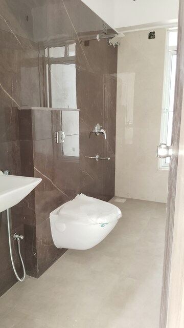 Bathroom in 3 BHK Apartment at Lodha Primo, Parel – for Sale