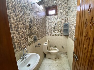Attached Bathroom in 2 BHK Builder Floor at Paschim Vihar – for Rent