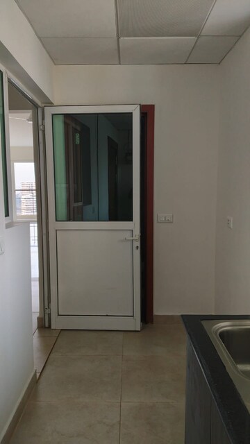 Room in 3 BHK Apartment at Karle Zenith, Hebbal – for Rent