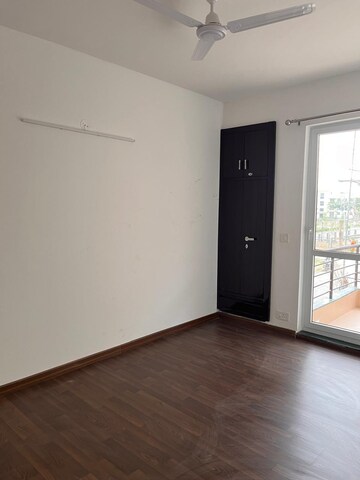 Room in 4 BHK Builder Floor at BPTP Parkland Pride, Sector 77 – for Rent