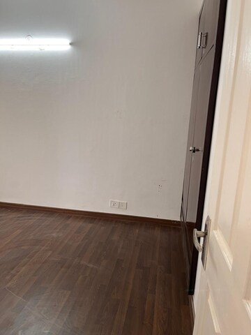 Room in 4 BHK Builder Floor at BPTP Parkland Pride, Sector 77 – for Rent