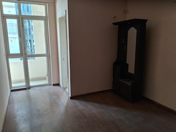Room in 3 BHK Apartment at Wave Executive Floors, Wave City – for Sale