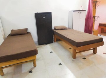 Room in  Pg at Fatehganj – for Rent