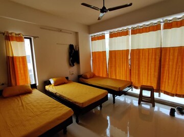Room in  Pg at Fatehganj – for Rent