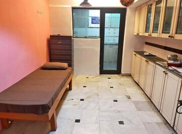 Room in  Pg at Fatehganj – for Rent