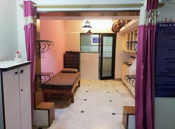 Room in  Pg at Fatehganj – for Rent
