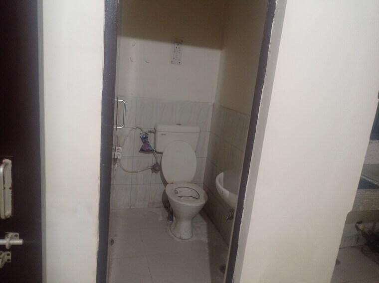 Bathroom, sushant-lok-3 2.5 Bedroom 550 Sq.Ft. Builder Floor In Sector 57 Gurgaon 8283532