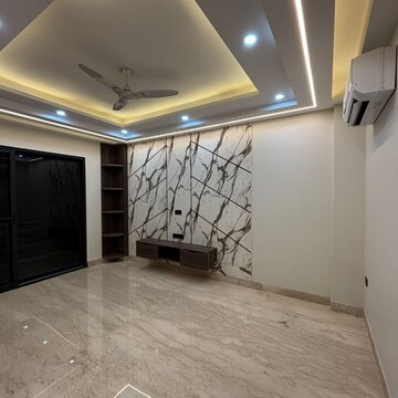 Room in 3 BHK Apartment at Ansal API Esencia Wood Winds, Sector 67a – for Rent