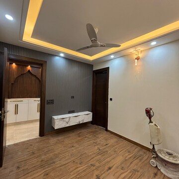 Room in 3 BHK Apartment at Ansal API Esencia Wood Winds, Sector 67a – for Rent